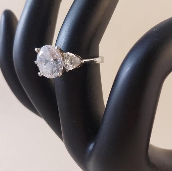 Jewelry - Elegant Sterling Silver Women's Ring